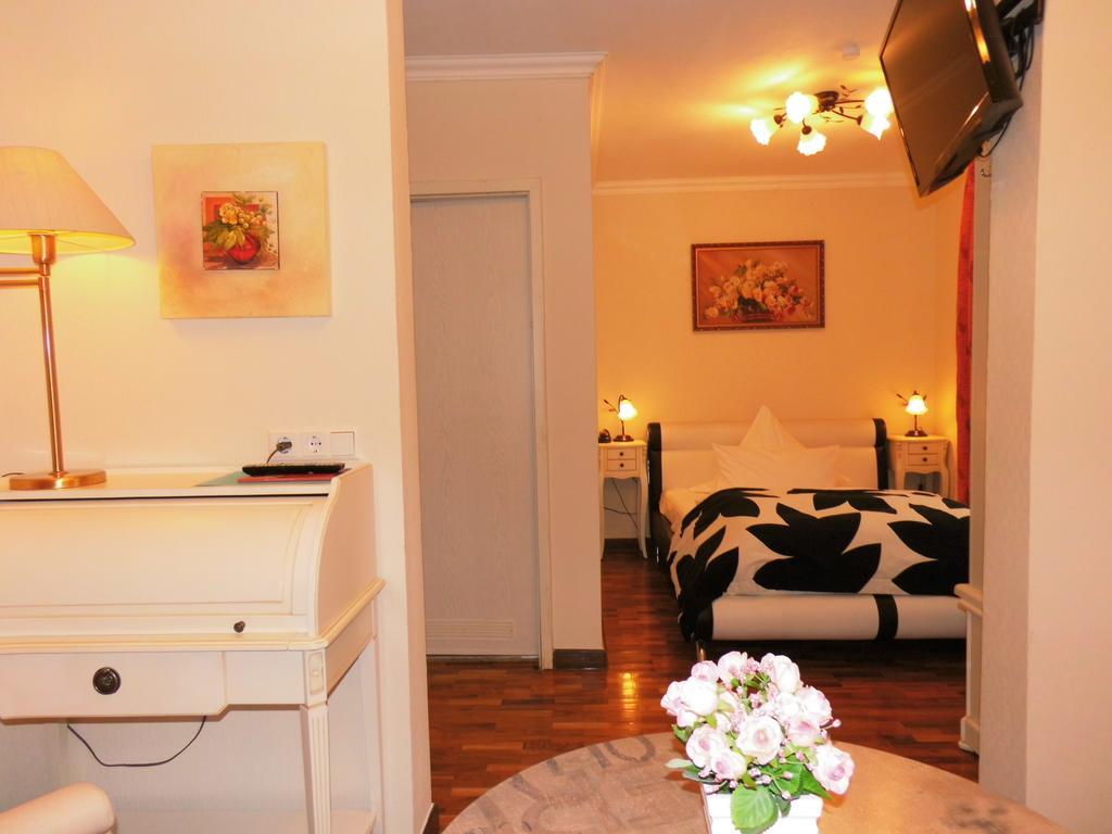 Aparthotel Guzulka & Restaurant Berlin Dış mekan fotoğraf