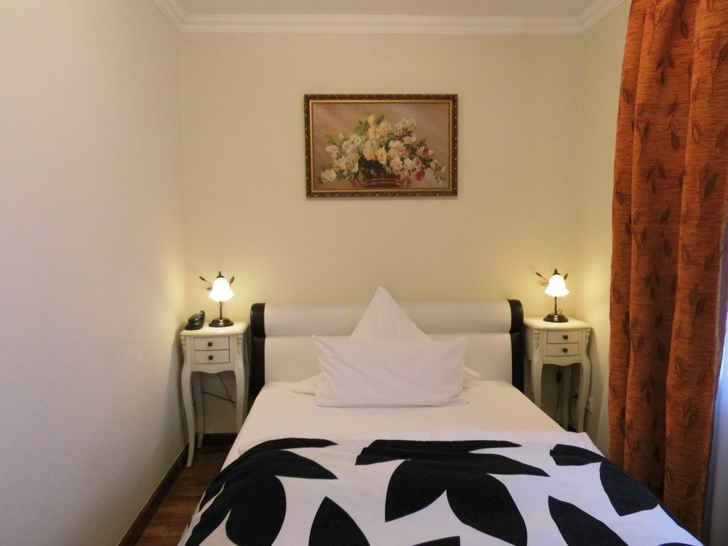 Aparthotel Guzulka & Restaurant Berlin Dış mekan fotoğraf